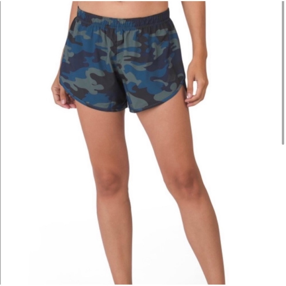 New Balance Lined Camo Running shorts. Elastic & Drawstring. Women’s small